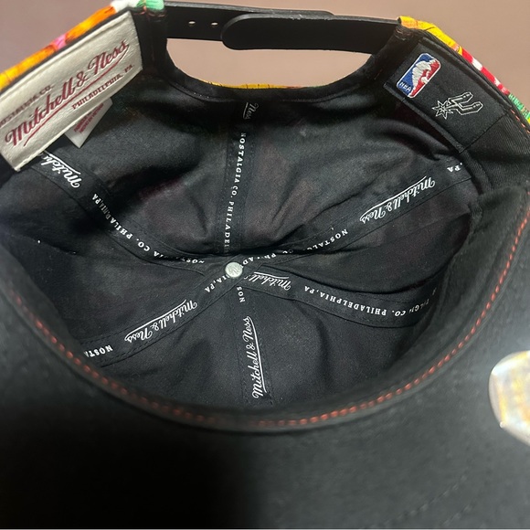 San Antonio Spurs multicoloured floral snapback cap
Perfect condition - Picture 2 of 3